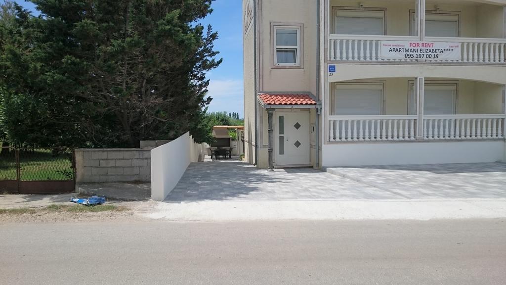 Elizabeta Apartments Nin Eksteriør bilde